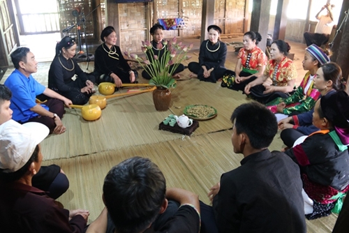 Chương trình “Bác Hồ với cộng đồng các dân tộc Việt Nam” quy tụ nhiều đồng bào dân tộc